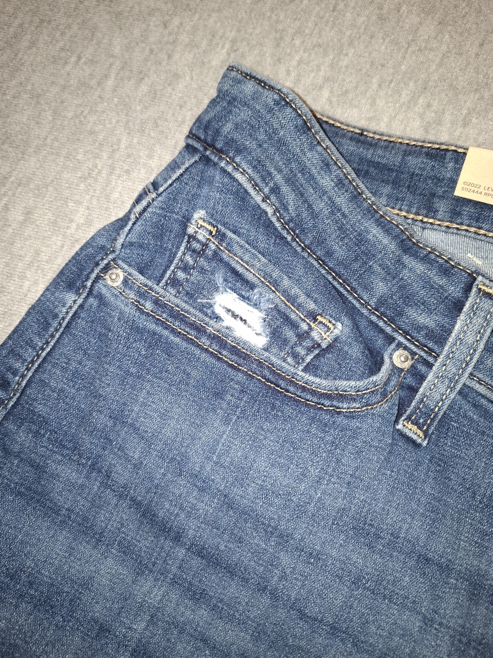 Levi's Mid Wash Rolled-Hem Denim Shorts Size 22w - Picture 8 of 11